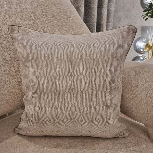 کوسن شانل سفید