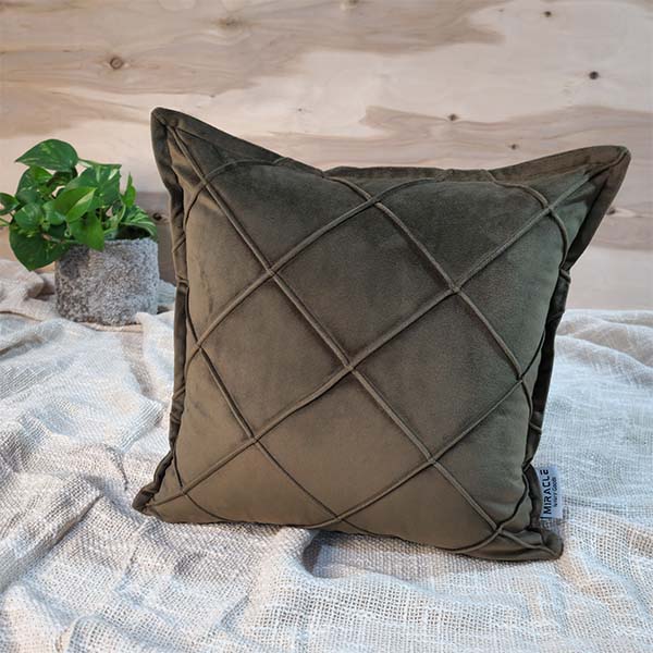 کوسن مخمل طرح لوزی قهوه ای 51