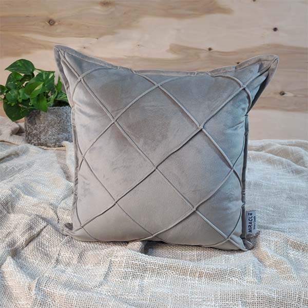 کوسن مخمل طرح لوزی طوسی روشن 1223